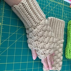 crochet fingerless gloves size L/XL